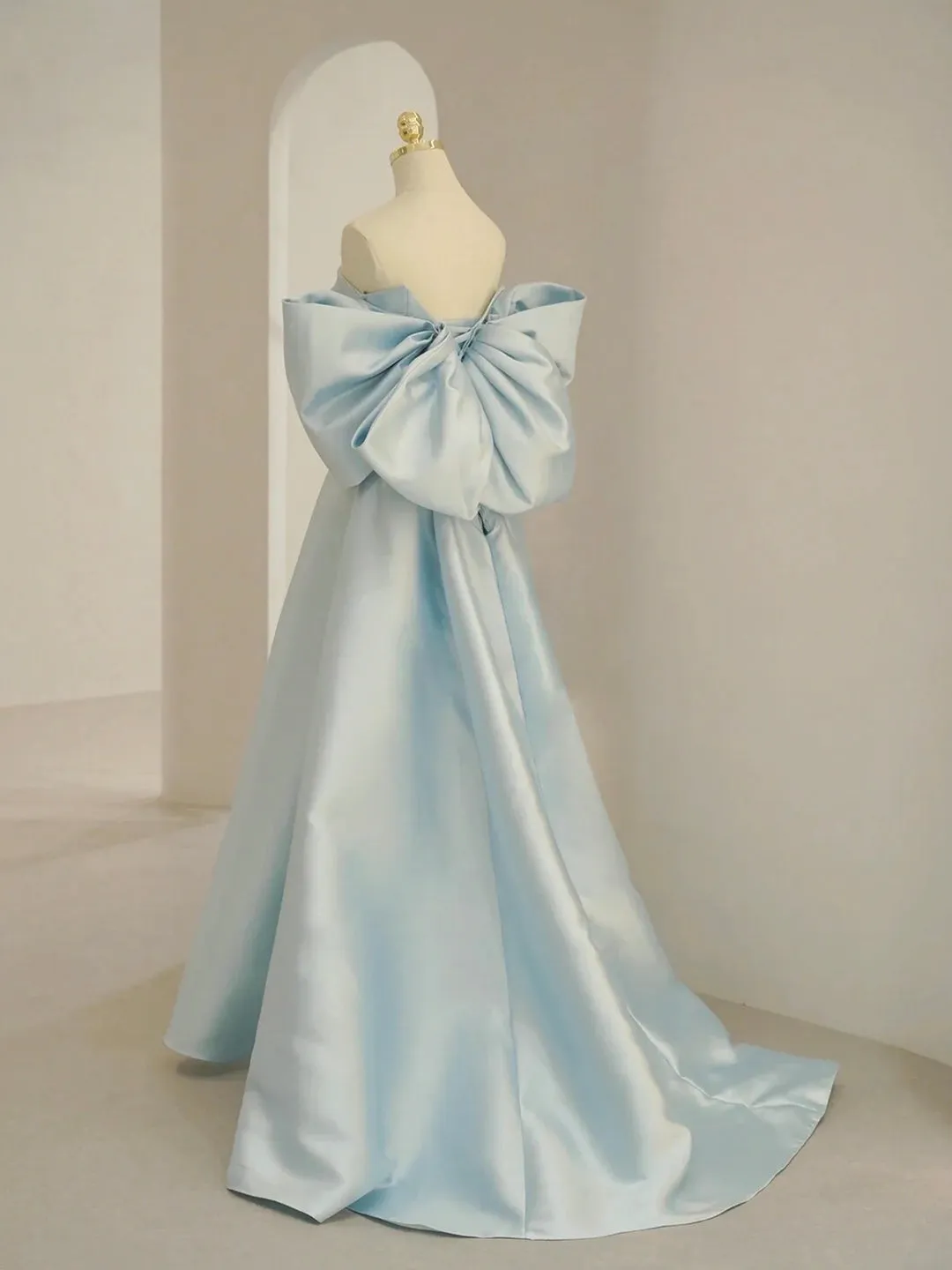 Charming Blue Satin Long Prom Dress with Big Bow A-Line Sweetheart Neck Formal Dress