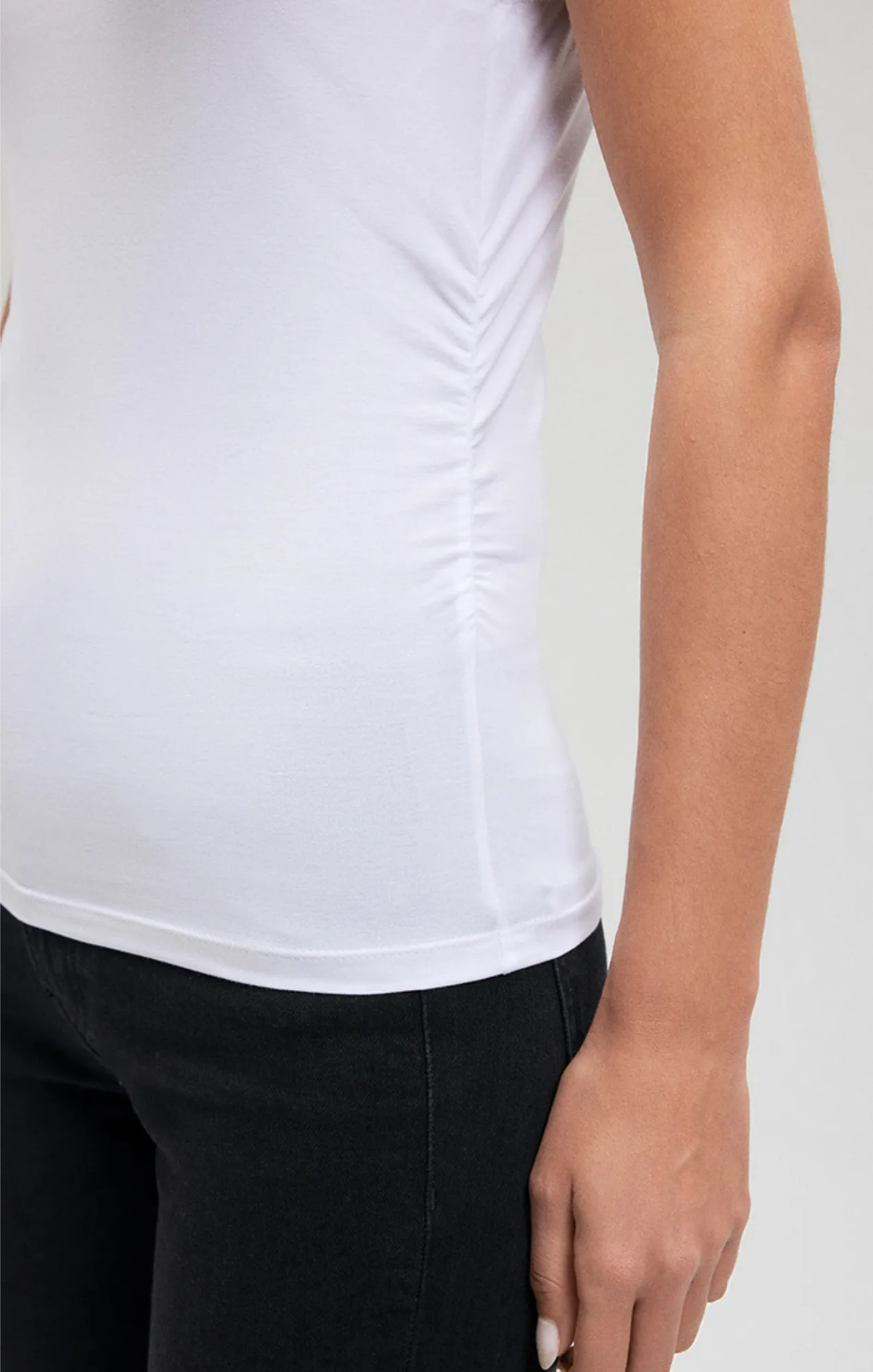 HIGH NECK TANK TOP IN WHITE