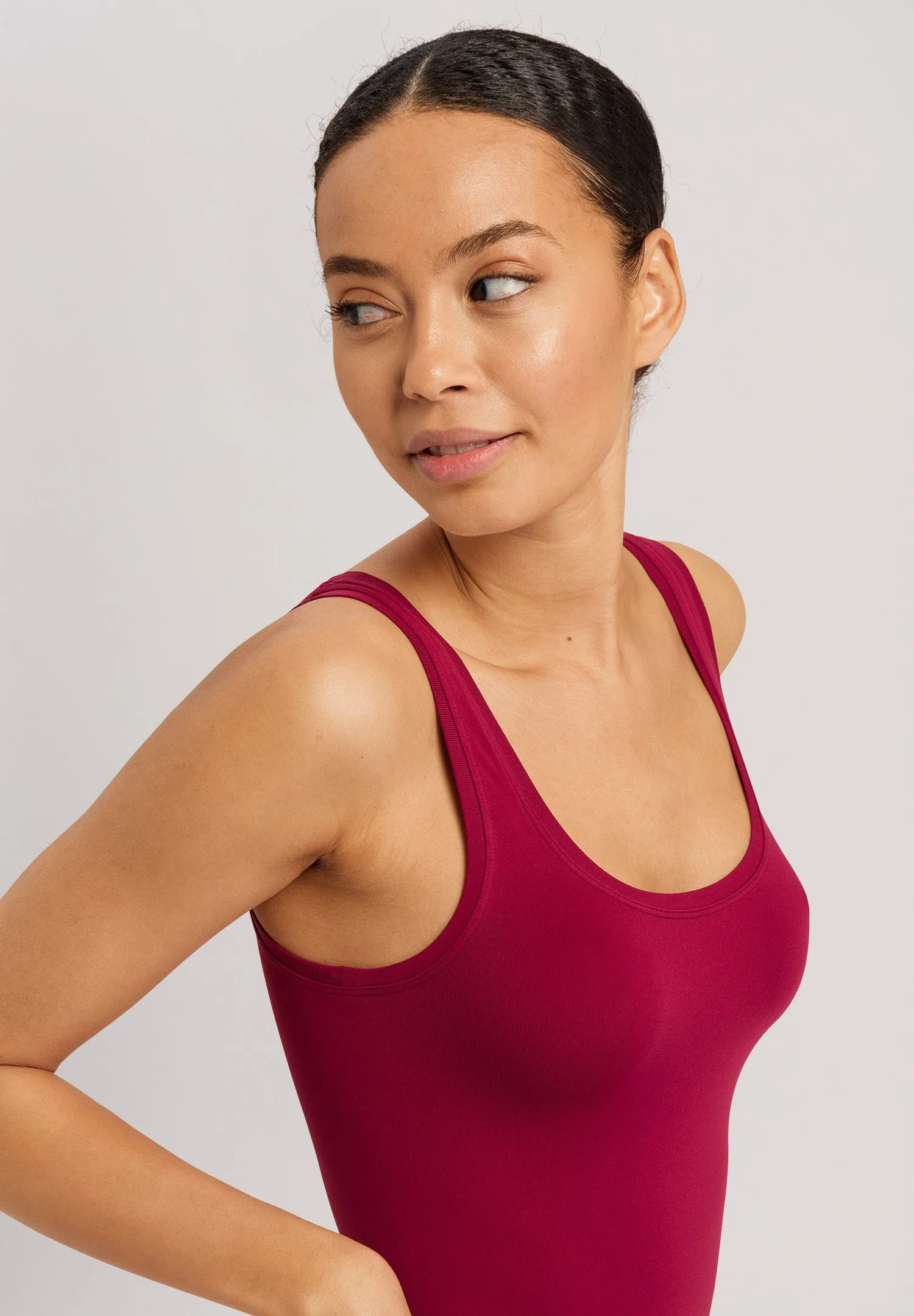 Touch Feeling Round Neck Tank Top | Intense Garnet 71814-2406